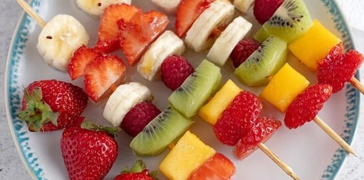 Colorful breakfast skewers featuring fruits and pancakes for kids.