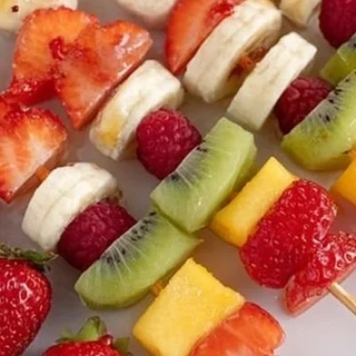 Colorful breakfast skewers featuring fruits and pancakes for kids.